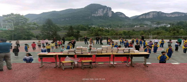 社會(huì)服務(wù)系開展鄉(xiāng)村校園愛(ài)心行活動(dòng)