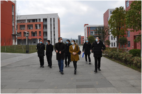 浙江省平湖市領(lǐng)導(dǎo)、企業(yè)家  赴畢節(jié)工業(yè)職業(yè)技術(shù)學(xué)院進(jìn)行交流座談