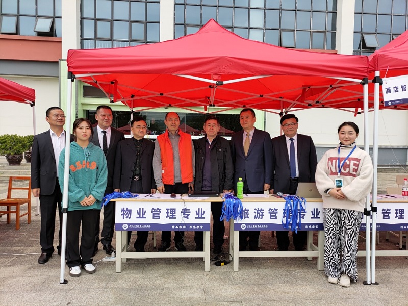 市政協(xié)副主席秦天志、重慶海怡天集團(tuán)董事局主席張海源一行蒞臨我院考察指導(dǎo)