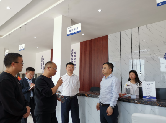 突出學(xué)史力行，為學(xué)生辦實(shí)事解難題 ——畢節(jié)工職院黨委書記李涌到學(xué)生事務(wù)服務(wù)中心、 學(xué)生宿舍走訪調(diào)研