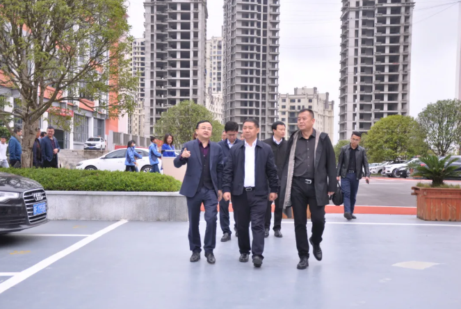市委常委、市政府常務(wù)副市長周仕飛赴畢節(jié)工業(yè)職業(yè)技術(shù)學院調(diào)研