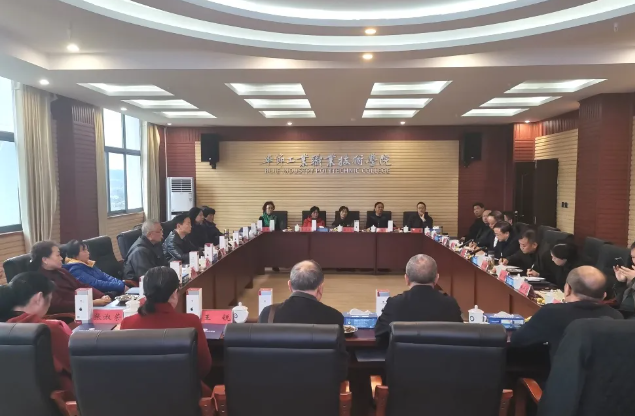 情系桑榆重晚晴 尊師敬老暖人心  學院召開離退休領(lǐng)導、教師座談會