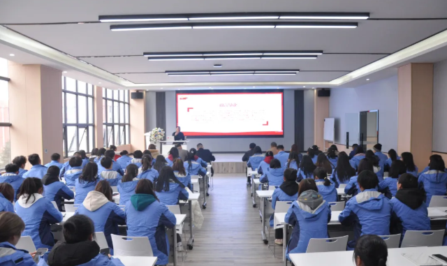 學(xué)好“四史” 踐行使命——院長邱國援為社會(huì)服務(wù)系師生作專題宣講