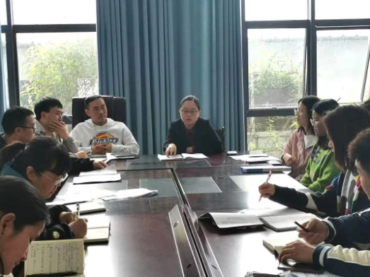 畢節(jié)工業(yè)職業(yè)技術(shù)學(xué)院“三抓三促一評(píng)比”“四個(gè)查” 推進(jìn)學(xué)生管理工作規(guī)范化