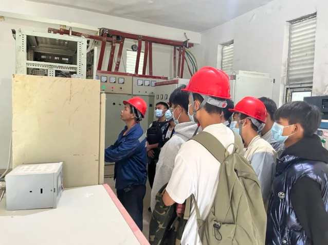 機(jī)電工程系成功舉辦“博·覽——企業(yè)見(jiàn)習(xí)”貴州晶陽(yáng)實(shí)業(yè)集團(tuán)參觀活動(dòng)