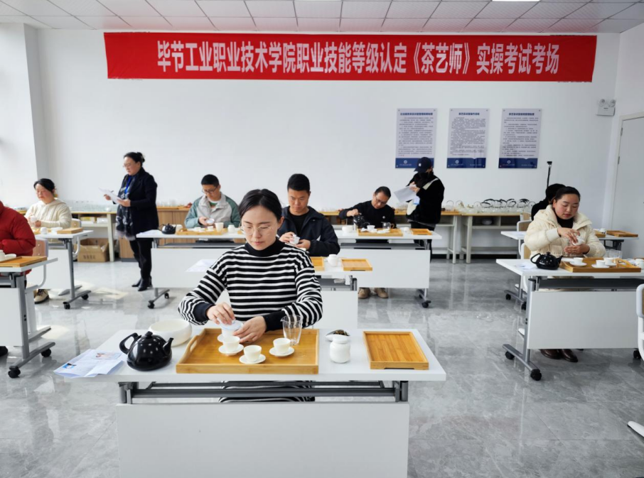 搭建“雙師型”隊伍建設(shè)平臺，助力技能人才高質(zhì)量發(fā)展