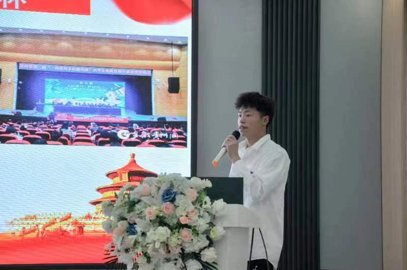 2021-2022學(xué)年國家獎學(xué)金獲得者個人事跡專欄第一期——黃杏、譚程慧