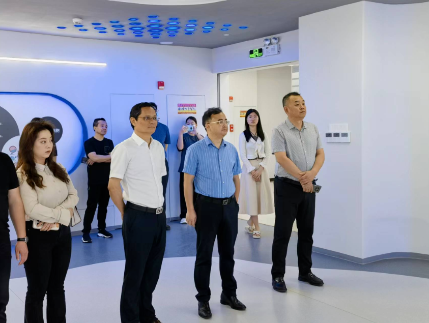 李涌、邱國援率隊到廣東省企業(yè)、院?？疾鞂W(xué)習(xí)