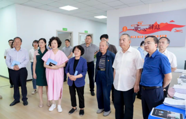 省、市關心下一代工作委員會赴畢節(jié)工業(yè)職業(yè)技術學院調(diào)研