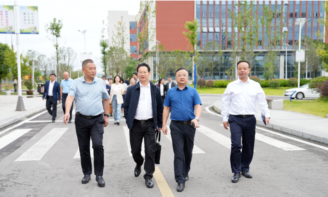 貴州中醫(yī)藥大學(xué)黨委副書(shū)記鄔衛(wèi)東一行赴我院開(kāi)展結(jié)對(duì)幫扶工作