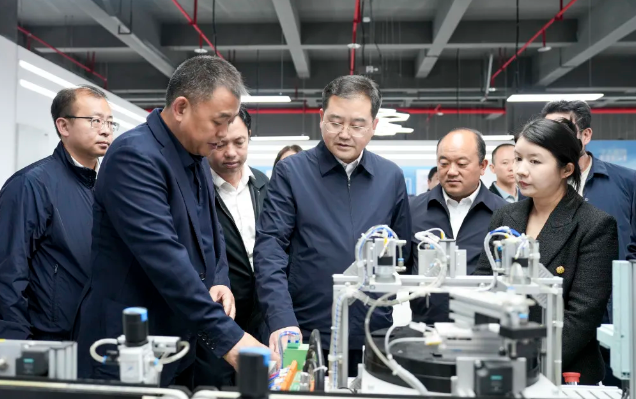 四川省人力資源和社會保障廳黨組成員、副廳長劉曉博一行赴我院考察