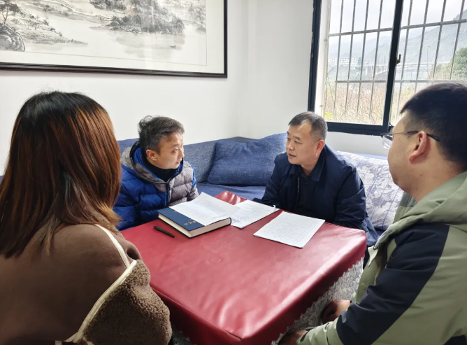 邱國(guó)援到鄉(xiāng)村振興聯(lián)系點(diǎn)調(diào)研駐村幫扶工作