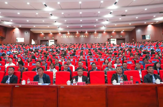 “技能照亮前程”典型事跡分享會在我院舉行