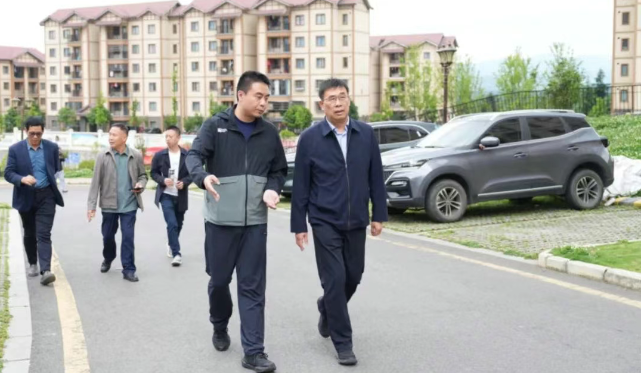 駐村幫扶再起航丨學(xué)院黨委書(shū)記周杰一行送新任駐村干部赴村上崗