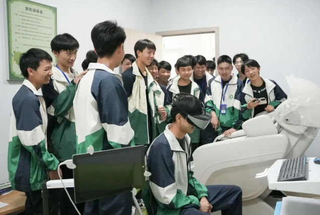 黔西市中等職業(yè)學(xué)校到我院開(kāi)展游學(xué)交流活動(dòng)