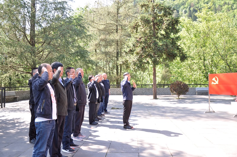 畢節(jié)工業(yè)職業(yè)技術(shù)學(xué)院黨群黨支部  開展“聆聽艱苦奮斗故事、弘揚(yáng)畢節(jié)天渠精神”主題黨日活動